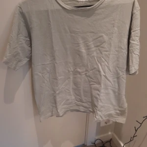 Grön t-shirt  - Grön t-shirt ifrån Lager 157. Fint skick och inga defekter💕