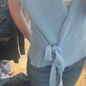 Fin blå knutkofta - Super fin blå kofta som man knyter💕 säljer då den inte kommer till användning