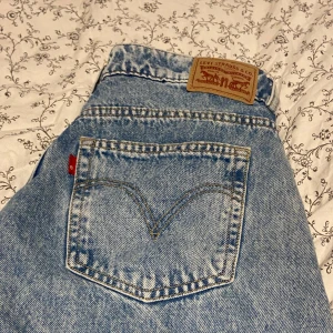 Levi’s jeans - Ett par blå Levis jeans som inte kommer till så mycket användning längre då dom blivit förstora för mig. Men de är riktigt fina baggy jeans:)