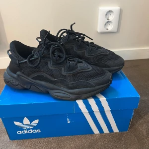 Adidas skor  - Jag säljer mina adidas skor då de aldrig kommer till användning. De är endast använda att fåtal gånger och är absolut i nyskick!! 