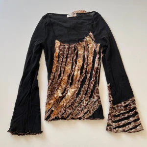 Vintage topp - Vintage topp med vida ärmar och leopardmönster från Sonia Fortuna 🤎🖤