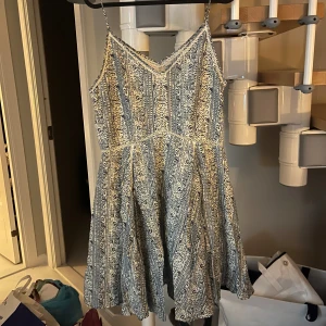 SCOTCH & SODA klänning! - Säljs inte längre och köptes orginellt för ca 1000kr❣️❣️