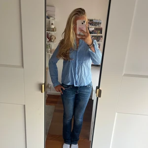 Zara skjorta - Jättefin skjorta från Zara. Storlek S men passar även Xs. Den är i superfint skick!