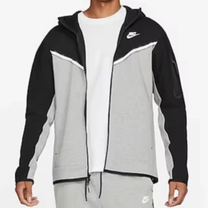 Nike tech fleece svart/grå - Perfekt skick, inte använd mycket