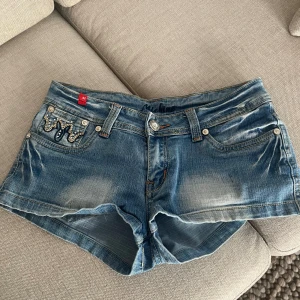 Lågmidjade jeansshorts  - Jättefina jeansshorts helt oanvända💓