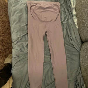 Gravid tights  - lila gravid tights. använd men fint skick