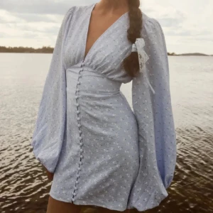 Adoore klänning - Säljer denna superfina Adoore klänning💗 Använd endast 3 ggr! Nypris 1495kr