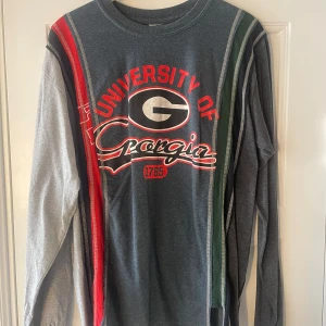 Grå långärmad tröja från Rebuild by Needles - Snygg Needles tröja. Storlek M men stor i storleken