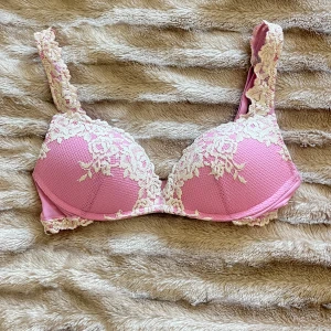 intimisimi Bh - Säljer då den är för liten. Knappt använd, säljs inte längre i butik❤️