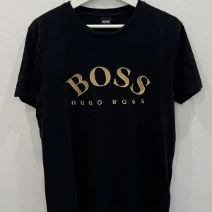 Hugo Boss tshirt  - Bra skick, storlek S, svart, kvitto tillkommer 