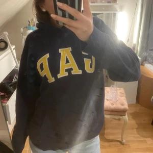 Hoodie - Hoodie från märket gap💕bra skick!!