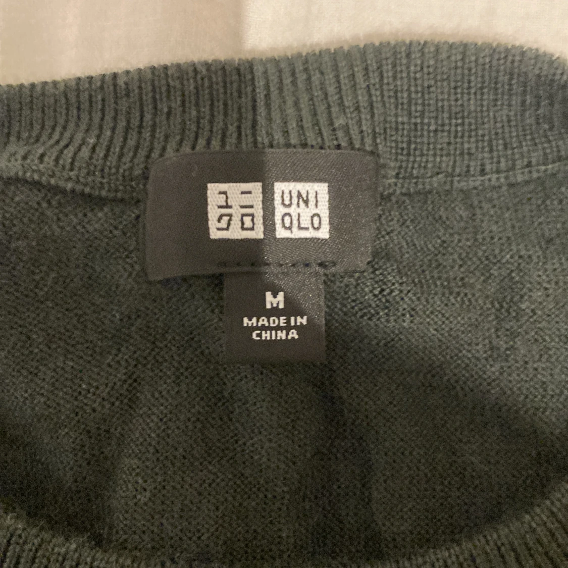 Mörkgrön tröja i merinoull från Uniqlo - 91