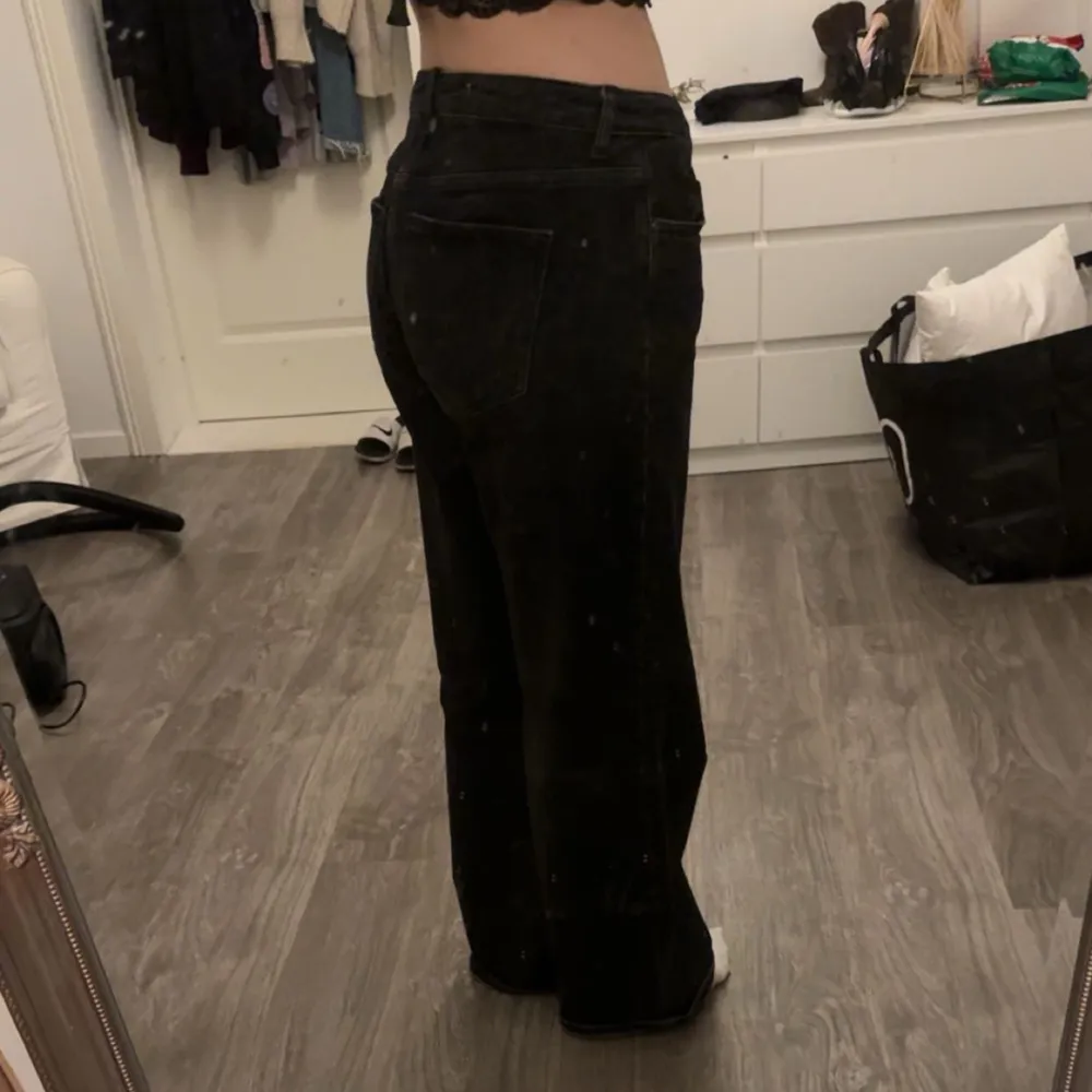 Supercoola Baggy jeans som inte kommer till användning  sitter som m/L. Jeans & Byxor.