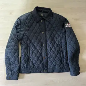 Marinbla Peacoat Henri Lloyd Jackor