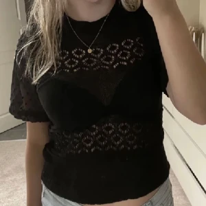 Fin topp!  - Jättefin topp i storlek S som tyvärr inte kommer till användning längre. Köpt här på plick men är i jättefint skick!