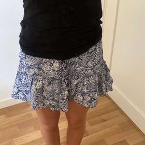 Kjol - Kjol från zara som är använd fåtal gånger❣️❣️❤️