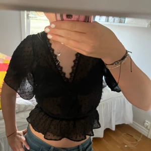 Prickig blus - Blus som inte kommer till användning längre i super bra skick 💗liten i storleken 