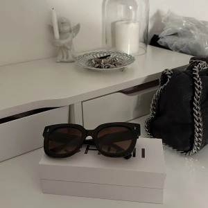 Chimi glasögon  - Dessa har följt med mig på varje utomlands resa men har tyvärr aldrig kommit till användning! Jag hatar att ha på mig solglasögon😅Det är model 08.