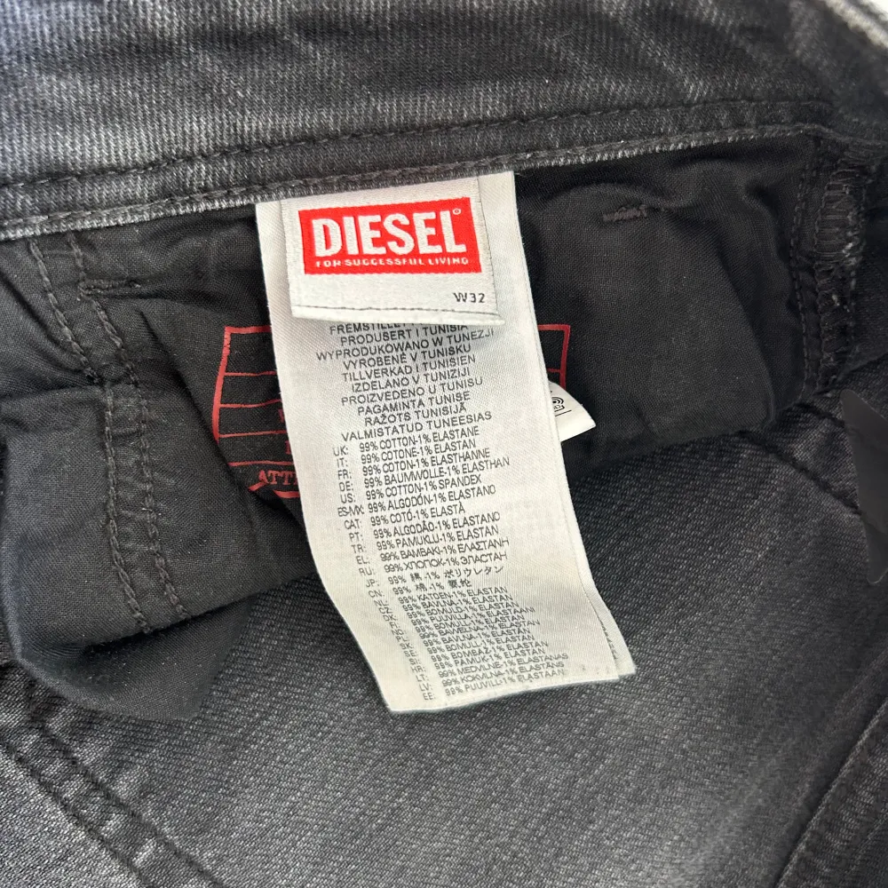 Säljer mina svarat bootcut jeans från diesel. Super snygga och bra skick. Jeans & Byxor.