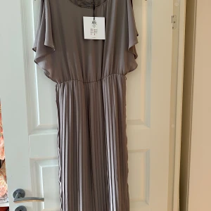 Oanvänd Klänning från .Object  - Orginalpris 499, säljer för 299 kr!  Helt oanvänd 