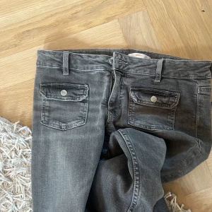 Gina young jeans  - Jätte snygga jeans som jag älskar !!! Tyvär är dom för små för mej ❤️