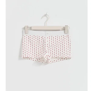 Pyjamasshorts - Hjärtiga pyjamasshorts från gina young. Är helt nya och oanvända. Prislappen sitter kvar.