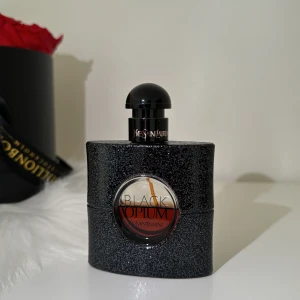 Yves Saint Laurent   - Black Opium EdP 50ml, halva kvar 
