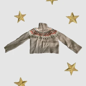 Stickad polotröja - Jätteskön stickad polotröja med dragkedja i polyestermix! Storlek S men funkar även som M. Köparen står för frakten⭐️