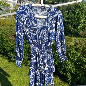 Zara klänning  - Super fin zara klänning som jag köpte förra året! Skriv om ni vill ha fler bilder💙💙