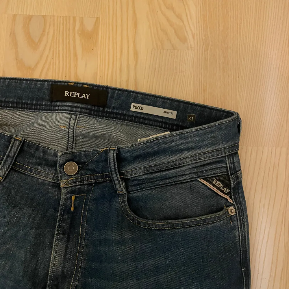 Slim fit Replay jeans i storlek 31/32 Köpta på Best of Brands i Sickla för 1200kr Knappt använda (nyskick). Jeans & Byxor.