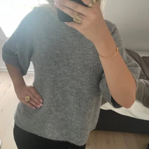 Stickad trekvartströja - Superfin och nyskick men kommer inte till användning. Skriv vid frågor💓