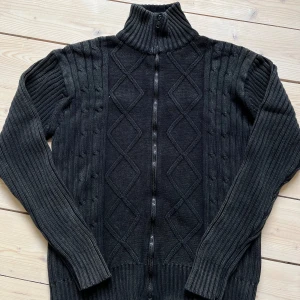 Stickad Tröja - Lite lik diesel/y2k Size M