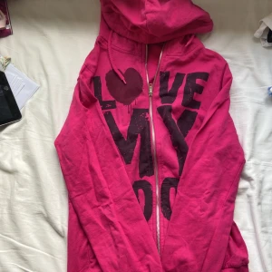 Y2k zip - Snygg y2k zip tröja! Säljer pga att den tyvvär inye kommer till användning. Inga defekter!