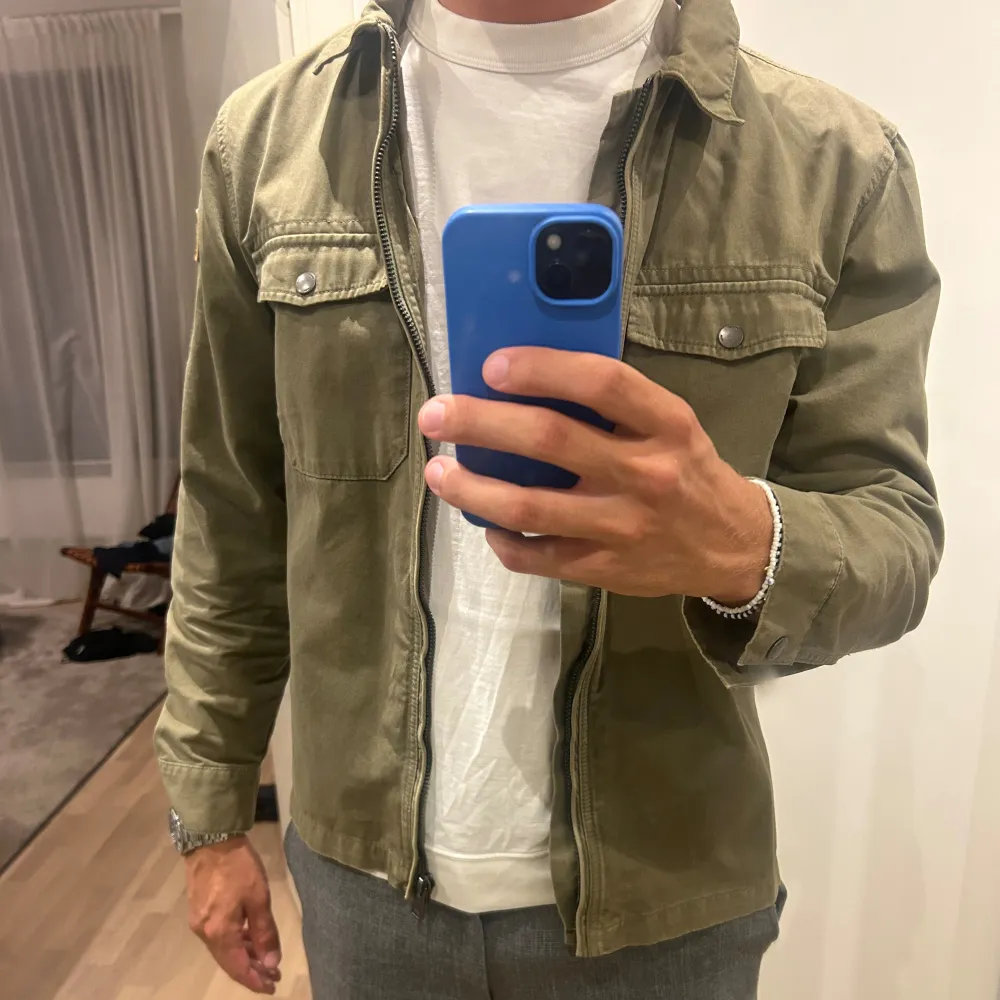 Overshirt från Zara  Storlek L  Fint skick . Jackor.