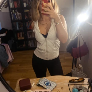 Sleeveless jacket - Good condition 🥯🧘‍♀️