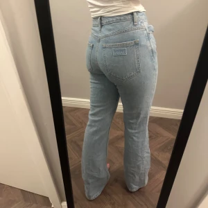 Ganni jeans - Ett par fina Ganni jeans i storlek 36 Nypris 2600kr🩵