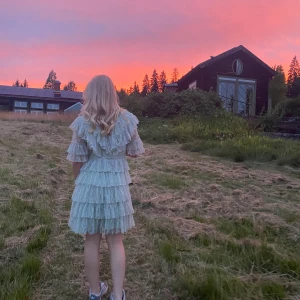 By malina klänning - Superfin ljusgrön klänning, endast använd 1 gång. Fint skick! Strl S💓