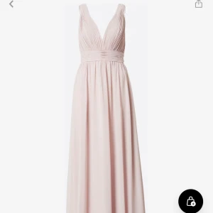 Balklänning  - Säljer min superfina balklänning, passar perfekt till student/bal. Jag som är 167 tycker att den är lite för lång för mig men går enkelt att sy upp. Endast använd 1 gång. Inga defekter. Ord. Pris 2159kr, mitt pris 800💓 