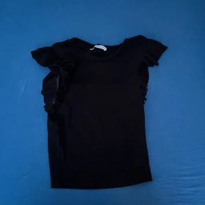 Zara topp - Jätte fin zara topp som tyvärr bara ligger i garderoben o chillar 😎🥰priser kan alltid diskuteras🥰🥰