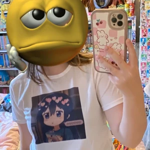 T-shirt anime manga - Säljer denna fina anime T-shirt . köpt ifrån aliexpress. Tömmer min garderob med kläder jag knappt använder/ aldrig använt ?? nästan allt är thriftat. Om ni har några frågor skicka gärna ett dm :) jag kan också samfrakta