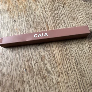 Läpppenna Caia , helt ny oöppnad  - Helt ny oöppnad penna från Caia  Ordinarie pris 145 50kr Finns i Åmål kan skickas 