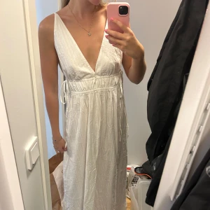 Klänning - Superbra skick, knappt använd!