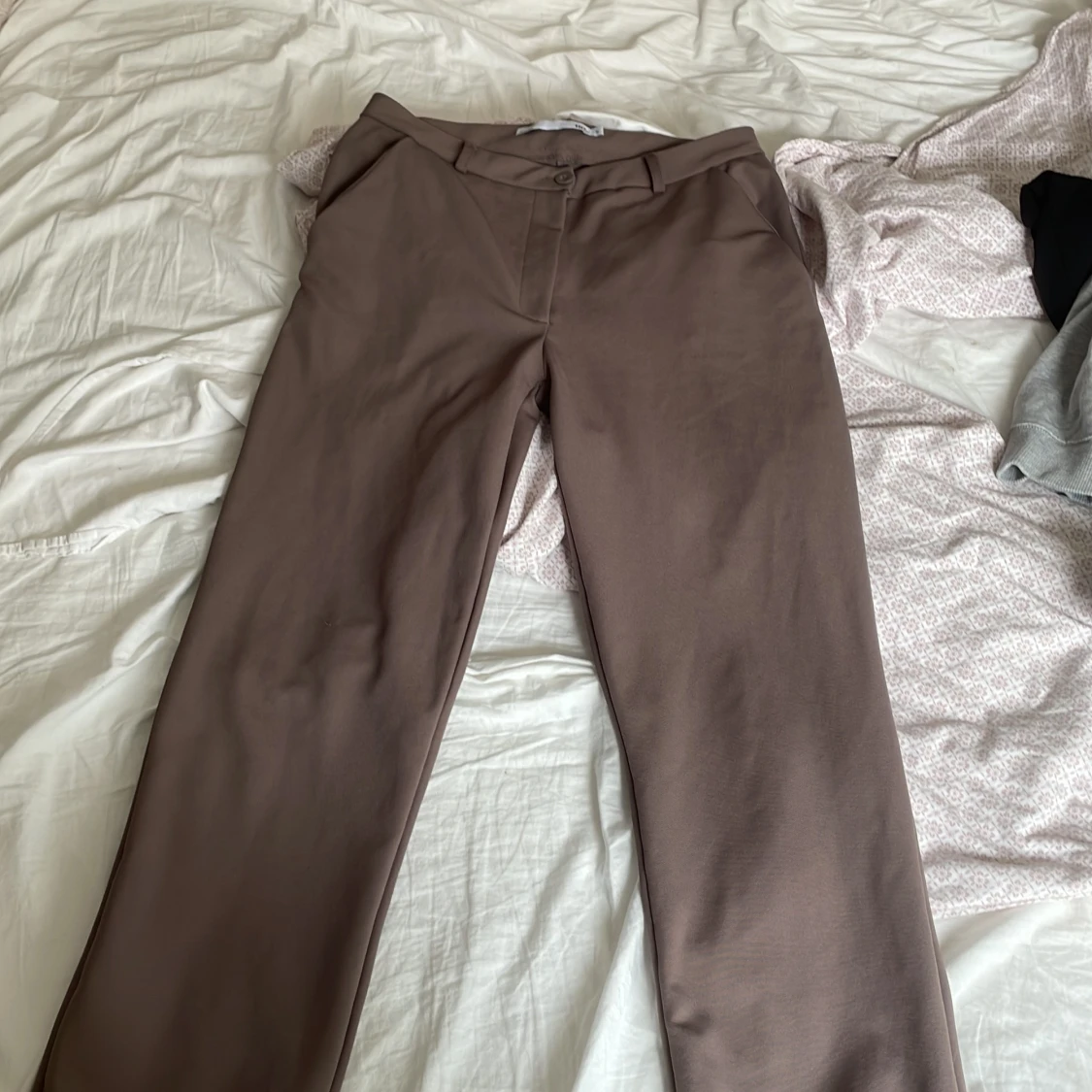Bruna byxor från 157