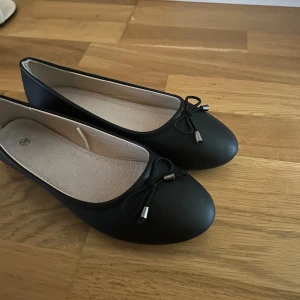 ballerina skor - fina ballerinaskor i bra skick