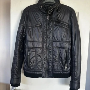 dolce gabbana jacka  - Mycke bra skick, storlek L, perfekt för hösten/vintern 