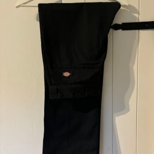 Dickies - Väldigt bra skick  Storlek W32/30 874 Orginal fit 