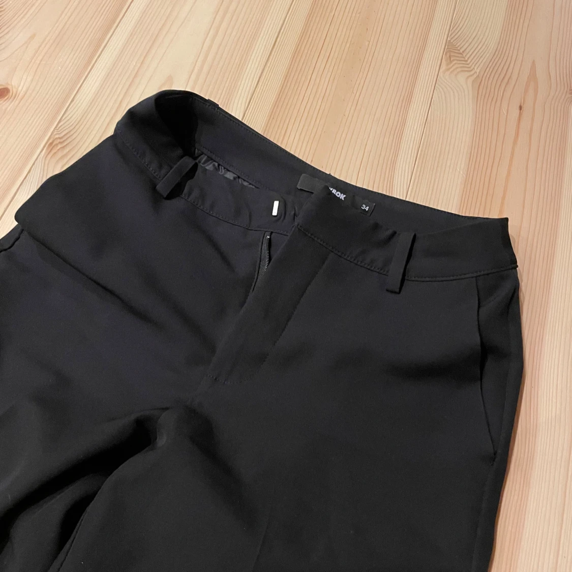 Svarta kostymbyxor från bikbok  - 90