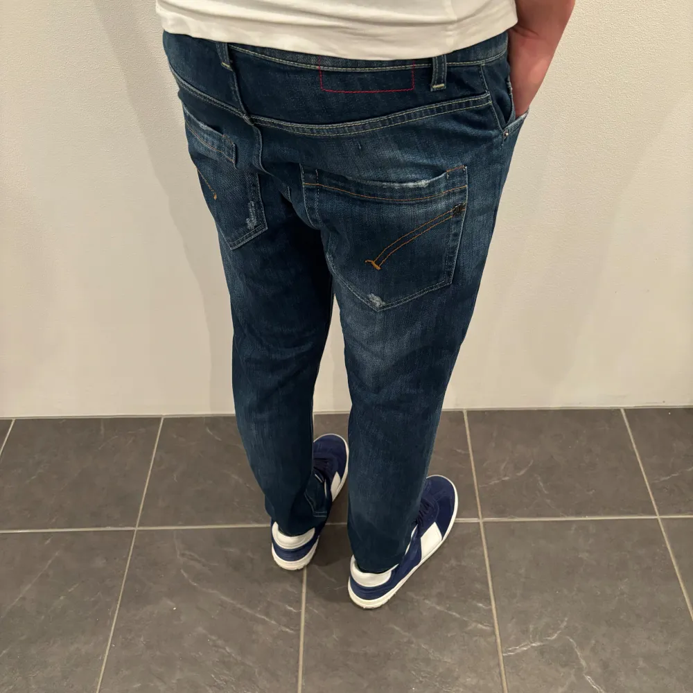 Dondup Jeans George! Trendigaste jeansen på marknaden.  Storlek= 32 Skick= 10/10 (helt nya)  Ny pris= 4000 kr Säljs för= 899 kr Modellen är ”MIUS” men sitter precis som George (samma passform). Jeans & Byxor.