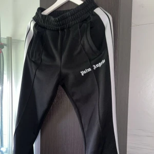 Palm Angels byxor - Palm Angels Trackpants, Storlek Small. Bra skick 8/10   1600kr