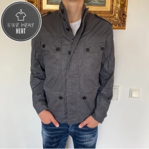 Field jacka  - Tja, säljer nu denna feta field jacka i storlek M i fint skick! Hör av dig vid frågor eller funderingar! 